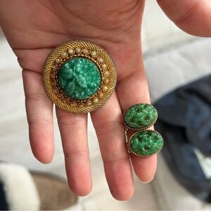 JADE Elegant Green and Gold Jewelry Set BROOCH and clip ons